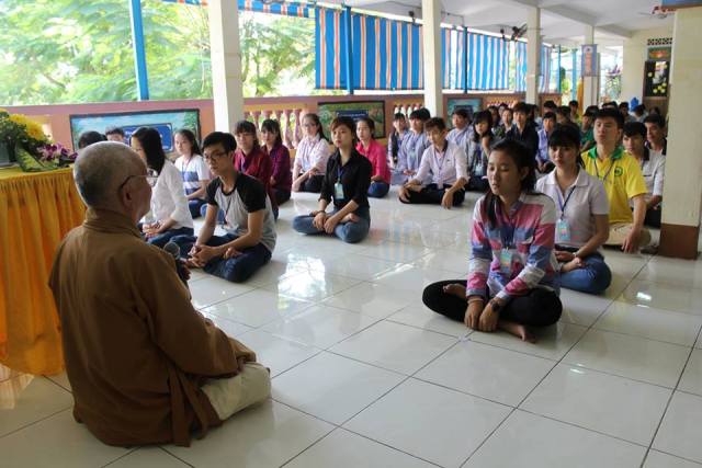 TP.HCM: Sinh viên về chùa Pháp Vân tu một ngày 