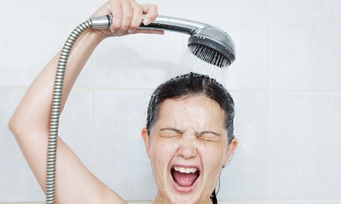 Tắm nước nóng hay nước lạnh thì tốt hơn cho sức khỏe 