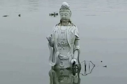 Trung Quốc: Tìm thấy tượng Bồ tát Quán Thế Âm ở lòng sông