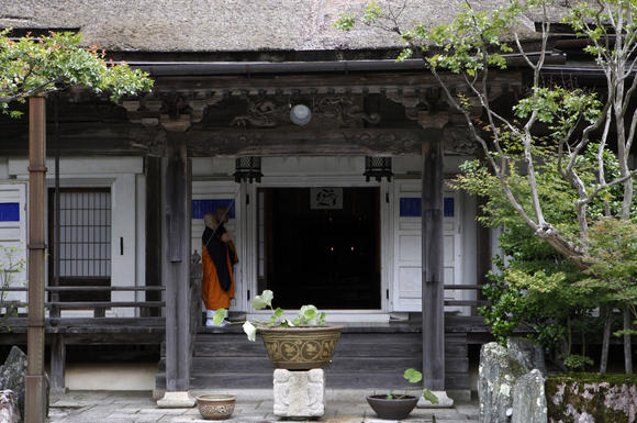 Nhật Bản: Hàng ngàn ngôi chùa không có trụ trì