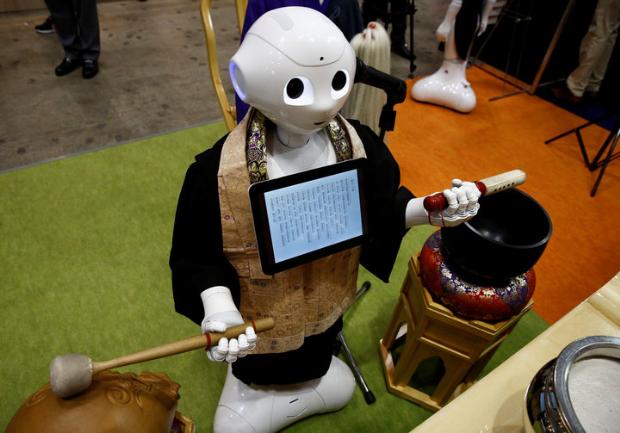 Nhật Bản: Sáng chế robot thực hiện nghi lễ tang sự 
