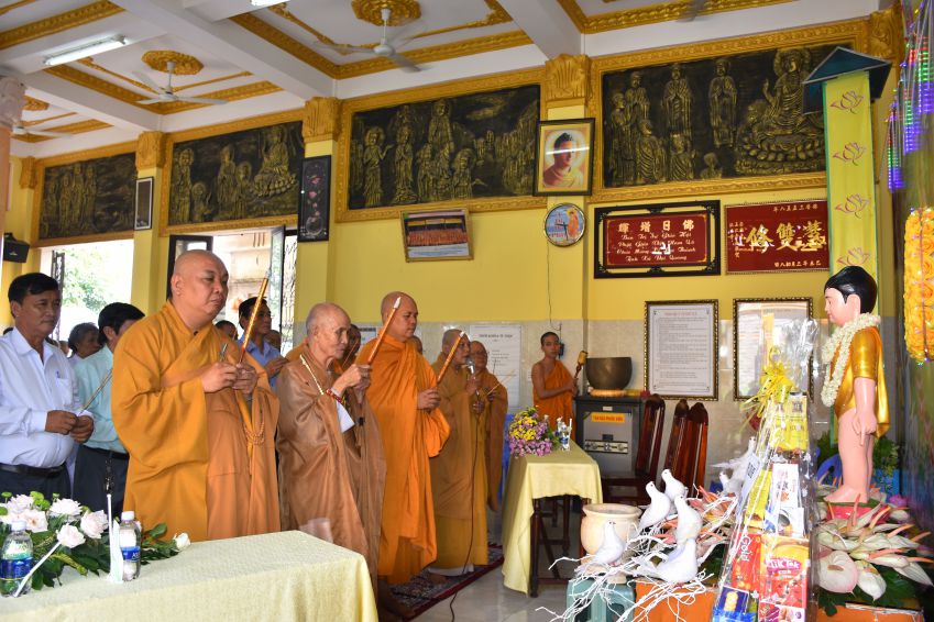 Bình chánh, Tịnh xá Đại Quang tổ chức lễ Phật đản 
