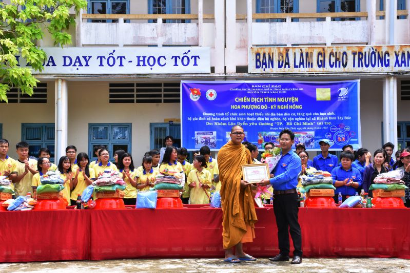 Hội Từ thiện Tịnh xá Lộc Uyển đi ủy lạo tại Cà Mau 