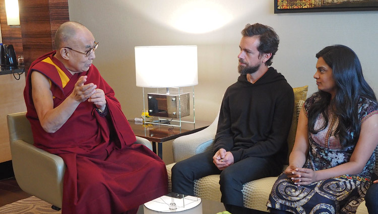 Giám đốc điều hành Twitter diện kiến Đức Dalai Lama 