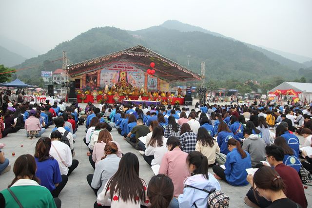 Vĩnh Phúc: Lễ Hội Hoa Đăng Tây Thiên kỷ niệm Đức Phật xuất gia và nhập niết bàn