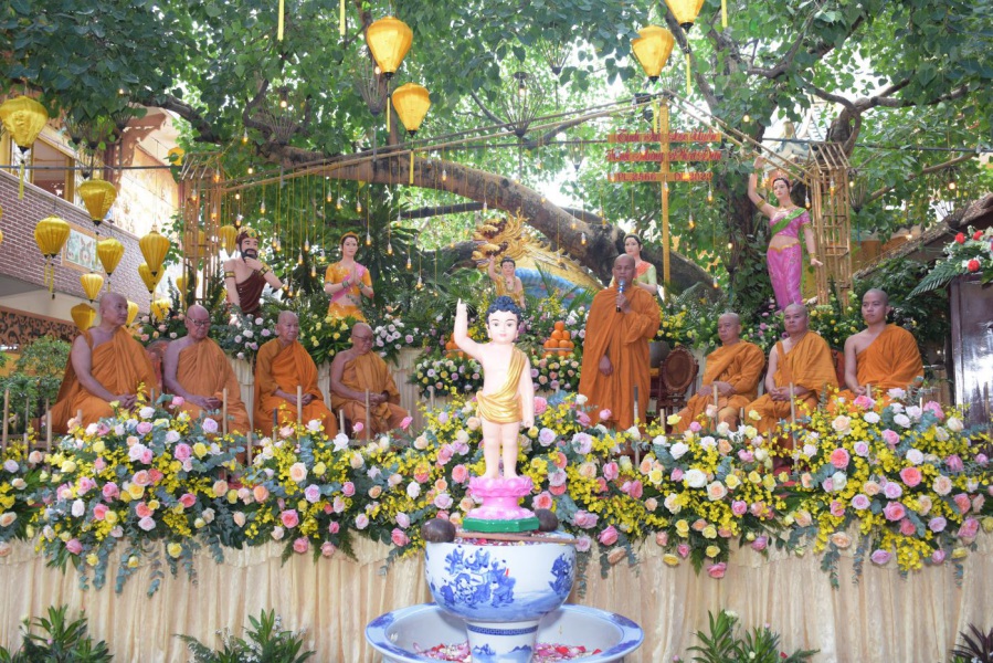 Tịnh xá Lộc Uyển tổ chức đêm văn nghệ kính mừng đại lễ Phật Đản PL 2566 – DL 2022