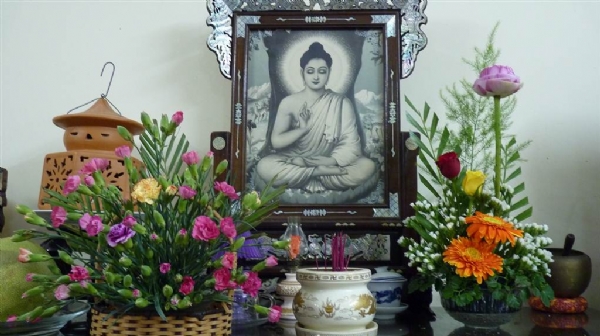 Tùy duyên thờ Phật