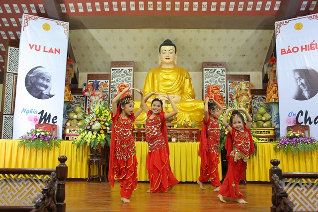 Gần 2000 Phật tử dự lễ Vu lan Chùa Hòa Phúc