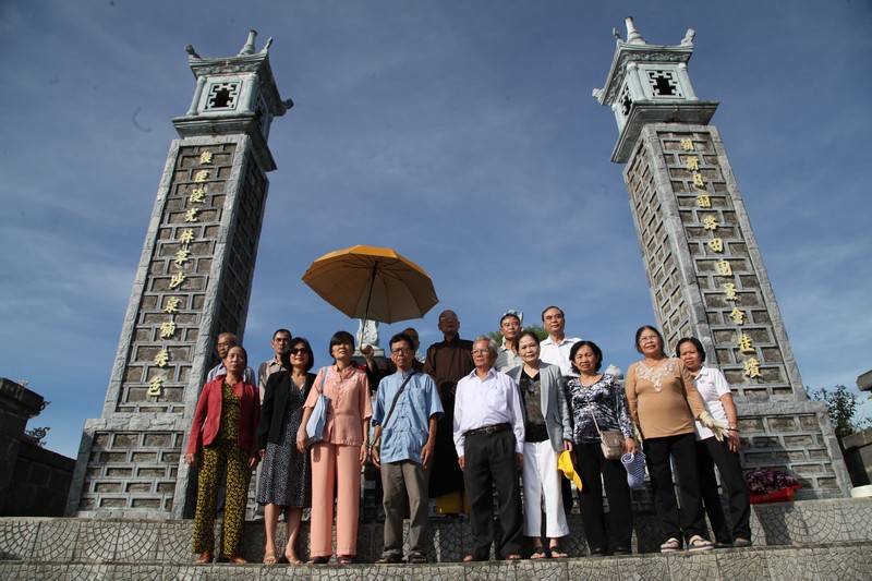 Video: HT Thích Quang Đạo về thăm quê hương Long Hưng - Hải Lăng