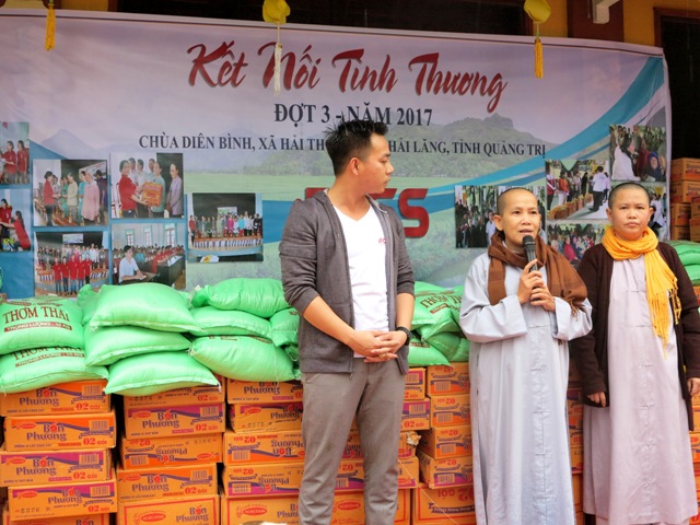 Hải Lăng: Công ty iFOSS trao quà 'Kết nối tình thương' tại chùa Diên Bình