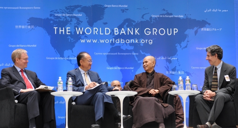 Thiền sư Thích Nhất Hạnh chia sẻ với các nhà lãnh đạo World Bank – 2013