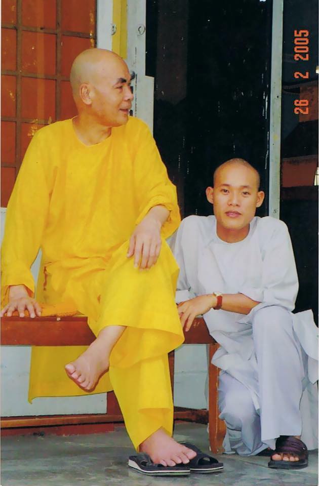 Đại đức Thích Quảng Chiếu hầu Thầy là cố Hòa thượng Thích Quang Đạo. Ảnh chụp năm 2005