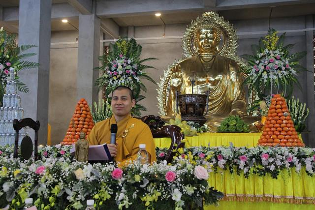 Thượng Tọa Trụ Trì Thích Thanh Phương đã chủ trì buổi lễ quy y Tam Bảo cho hơn 100 quý Phật Tử 