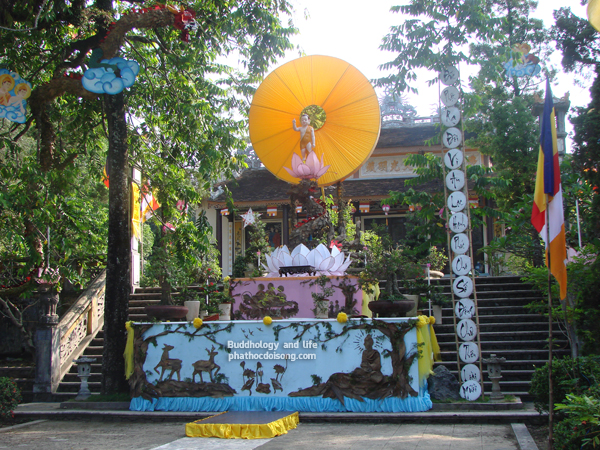 Lễ đài Phật đản đẹp tại Huế