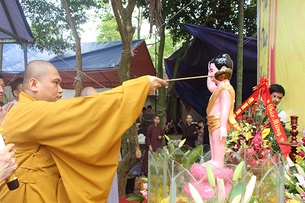 Hà Nội: Lễ nhập tự và lễ tắm Phật chùa Khô