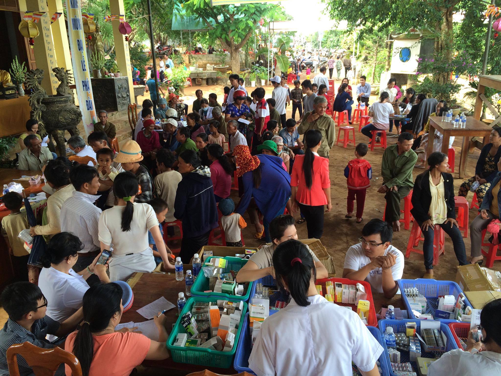Hơn 1.000 bệnh nhân về chùa Phước Điền khám bệnh 
