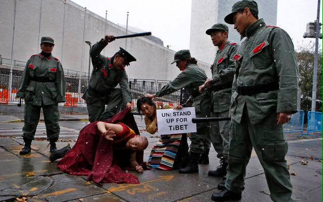 Trung Quốc đánh đập tu sĩ Phật giáo Tây Tạng