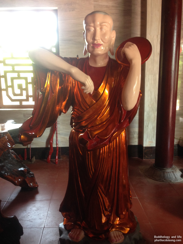 18 vị La Hán gõ đỏ chùa Mãn Nguyệt - Hà Tĩnh