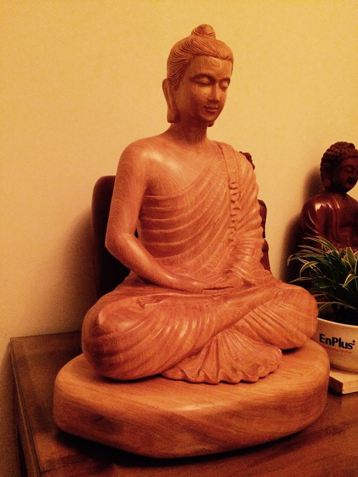 Khúc gỗ và tượng Phật