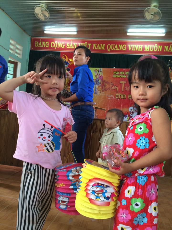 Quảng Trị: 350 phần quà trung thu cùng em tại làng Mai Đàn