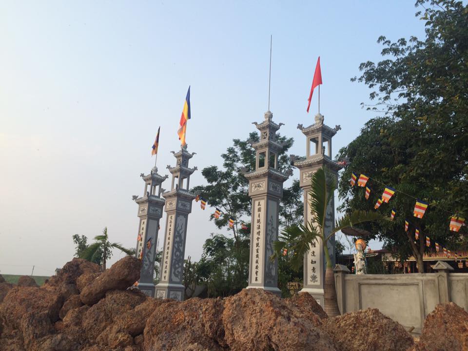 Câu đối chùa Long Hoa huyện Hưng Nguyên
