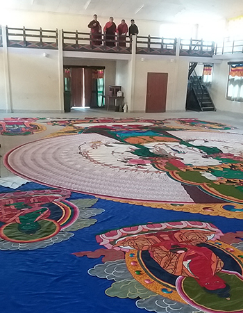 Đức Gyalwang Drukpa tặng Phật tử Việt bức tranh thêu Phật Quan Âm khổng lồ