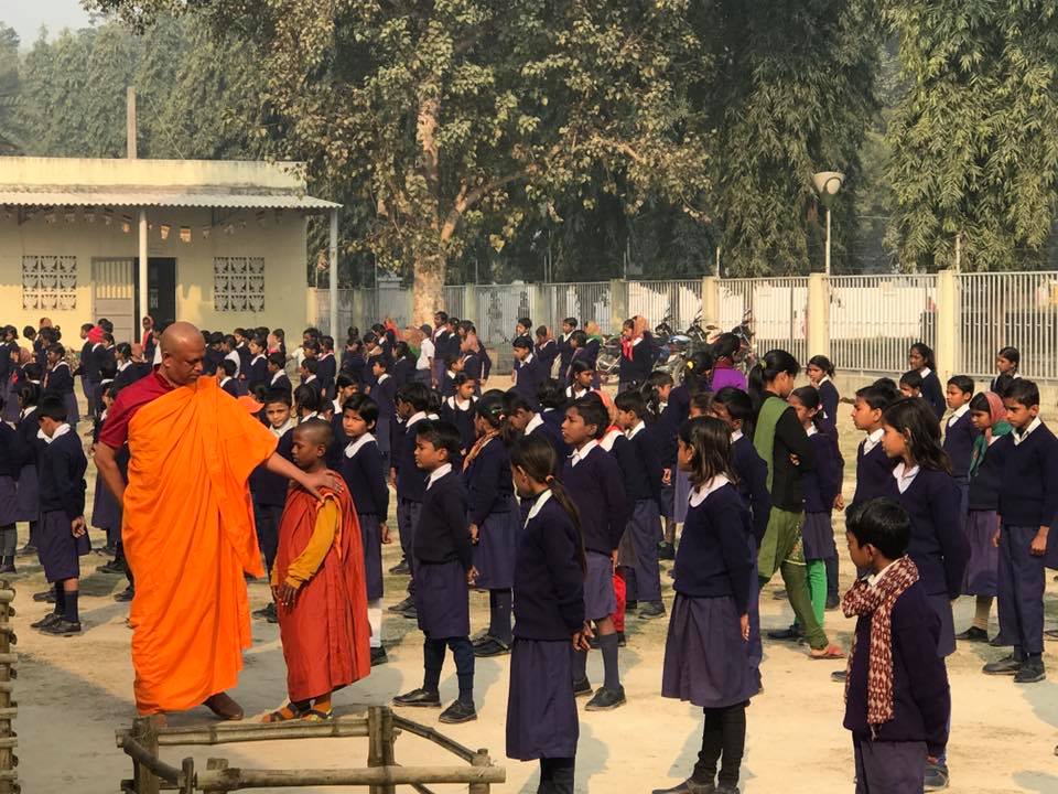 Ân Độ: 500 học sinh niệm Phật trước khi vào lớp học tại Vaishali 