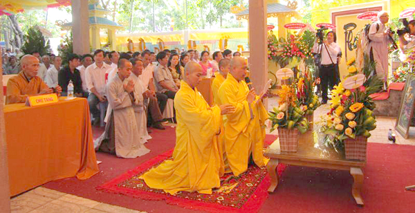  Quang cảnh buổi lễ Bổ nhiệm trụ trì chùa Từ Lâm - Quảng Ngãi