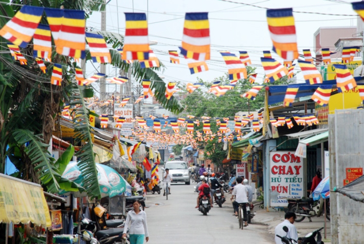 Xã Bà Điểm ra thông cáo không được treo cờ, phướn, băng rôn mùa Phật đản ngoài khuôn viên chùa viện