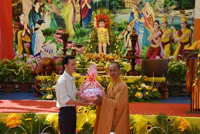 Bến Tre: Chùa Linh Quang mừng Phật Thích Ca đản sanh