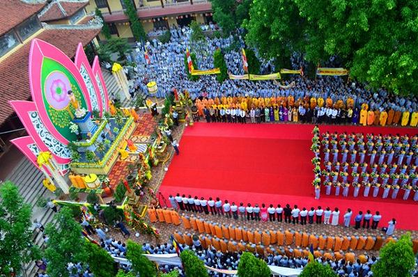Huế: Lễ Phật đản chính thức tại chùa Từ Đàm PL: 2561