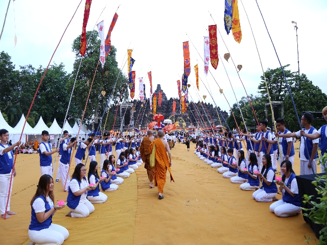 Cảnh rước Phật tại Indonesia xem cho đã con mắt