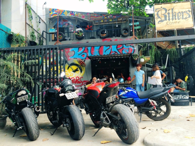 Quán cà phê dành cho người yêu thích xe mô tô ở Sài Gòn 