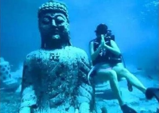 Đền thờ Phật tuyệt đẹp dưới đáy biển Indonesia 
