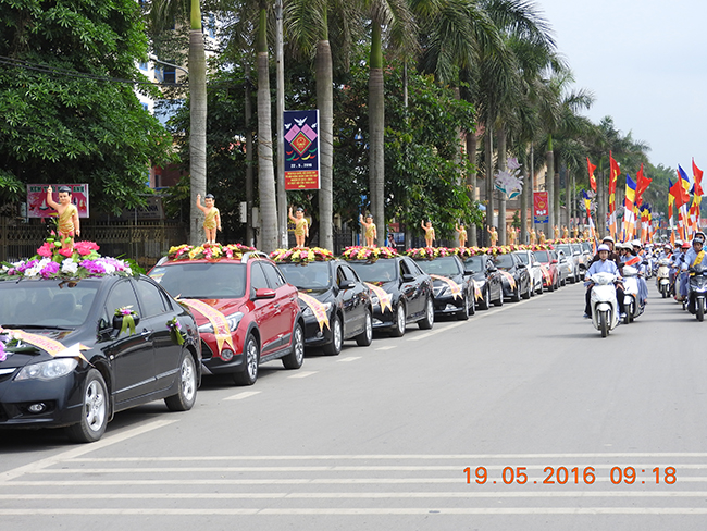 Phật giáo Lạng Sơn diễu hành xe hoa đặc biệt tại Việt Nam
