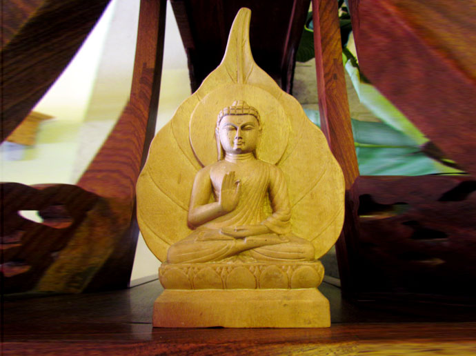 Khúc gỗ và tượng Phật 
