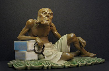 Bộ tượng Thập Bát La Hán bằng gốm sứ 