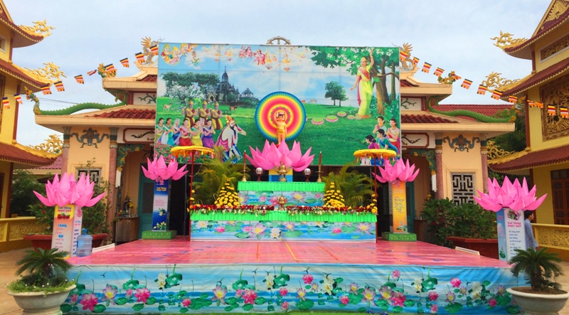 Lào: Chùa Trang Nghiêm Pakse mừng lễ Phật Thích Ca đản sanh 