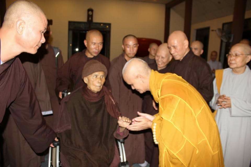 Thiền sư Nhất Hạnh từ Đà Nẵng ra chùa Từ Hiếu - Huế nghỉ dưỡng