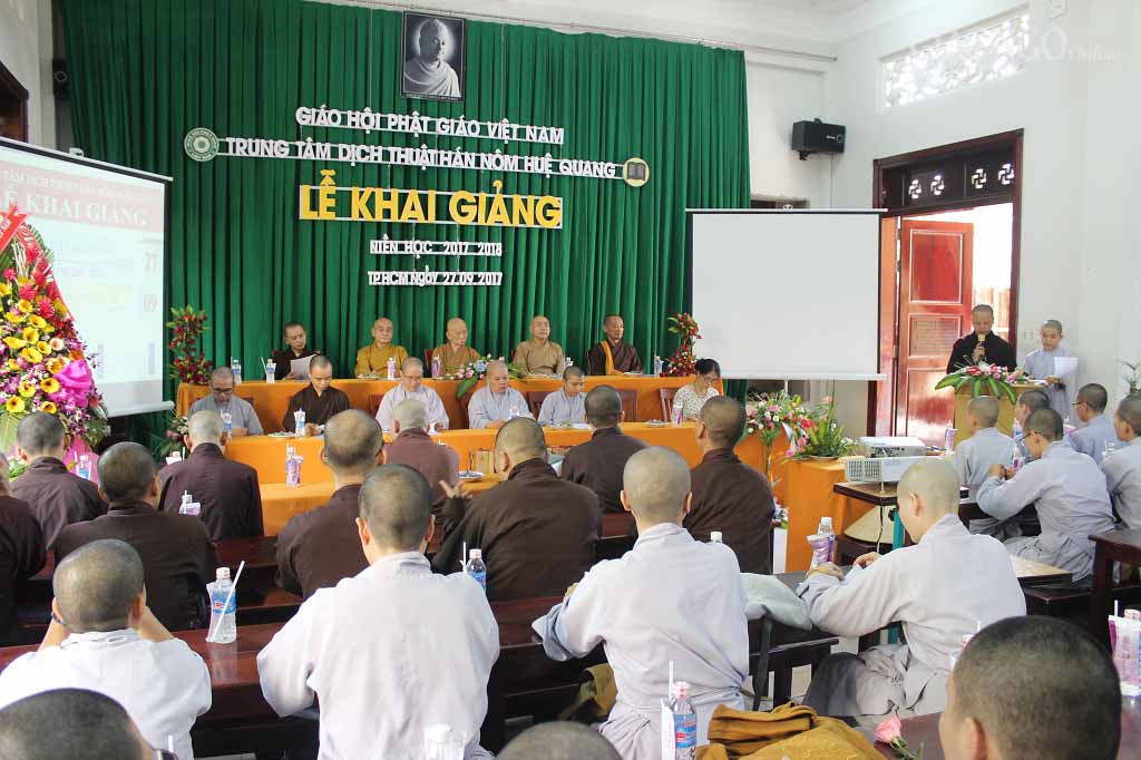 Trung tâm dịch thuật Huệ Quang khai giảng năm học mới 