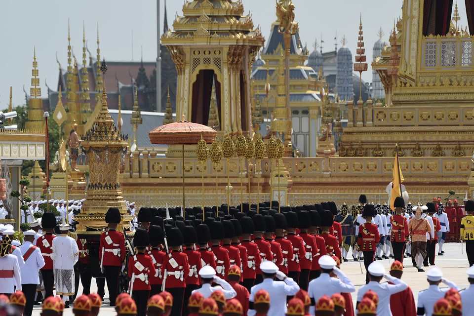 Thái Lan: Linh cữu Vua Bhumibol được đưa đến đài hỏa táng dát vàng