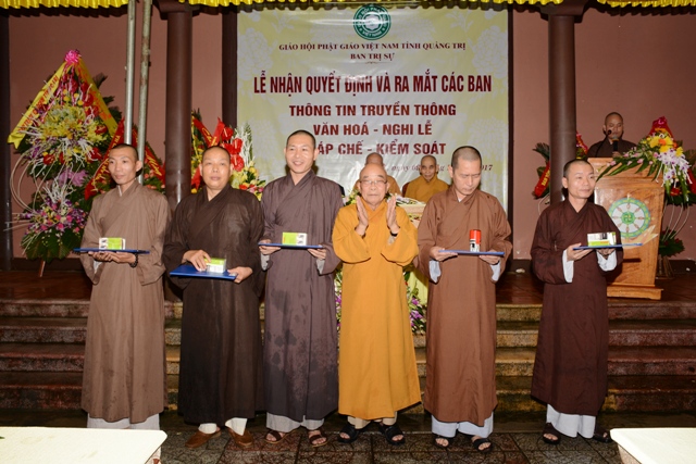 Phật giáo Quảng Trị nhận quyết định và ra mắt các ban, ngành 