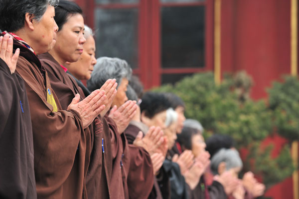 Sự dấn thân của người nữ Phật tử tại gia