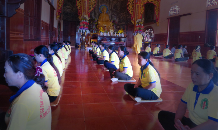 CLB Phật tử chùa Hoa Khai trong quán tâm tọa thiền tưởng nhớ Phật hoàng Trần Nhân Tông 