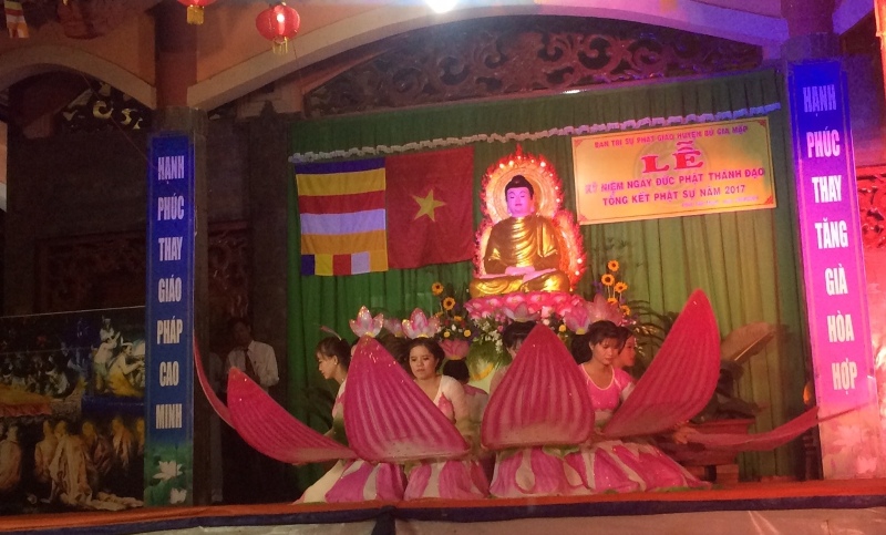 Đặc sắc đêm văn nghệ mừng Đức Phật thành đạo tại Bù Gia Mập
