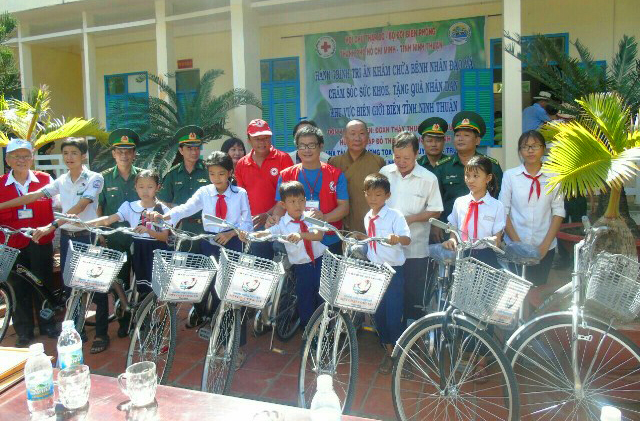 Hơn 225 triệu đồng trao tặng cho người nghèo tại Ninh Thuận