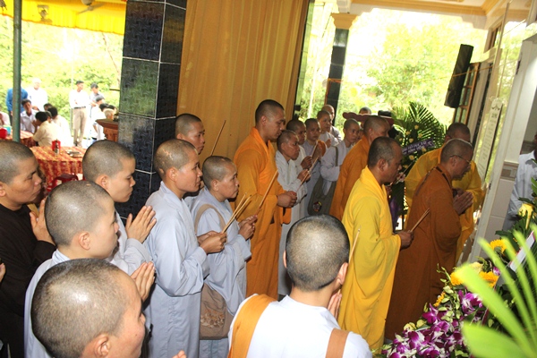 Phật giáo Quảng Trị điếu tang 13 nạn nhân tại nạn xe ngày rước dâu 