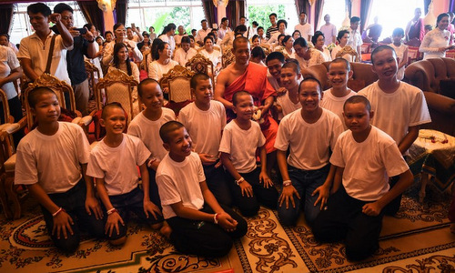 Đội bóng nhí Thái Lan rời chùa sau 11 ngày đi tu 