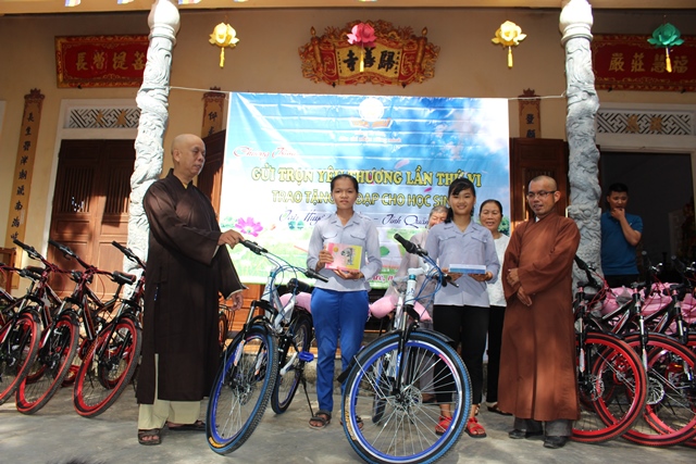 Quảng Trị: Tặng xe đạp cho Đoàn Sinh GĐPT vùng 3 huyện Hải Lăng 