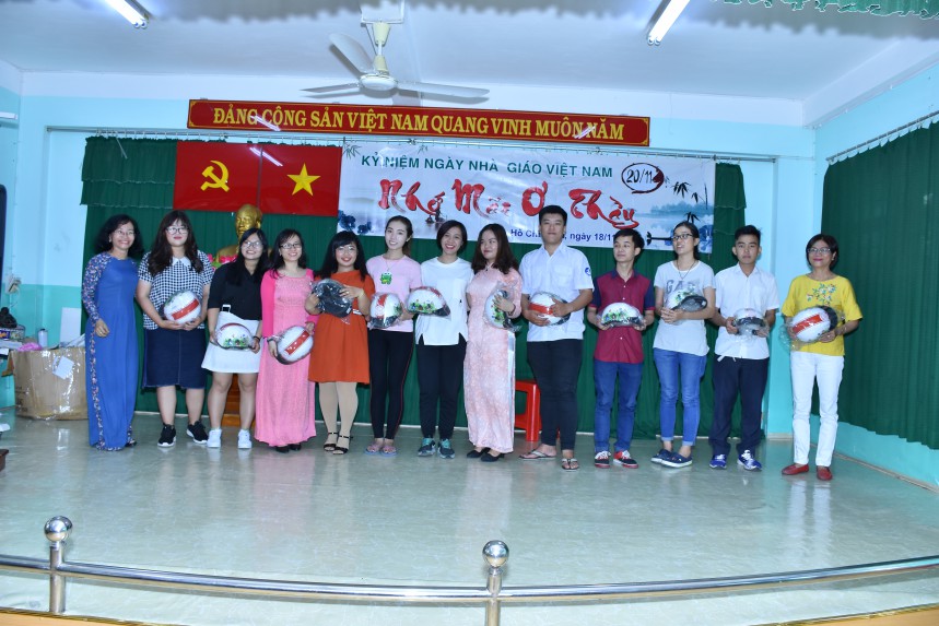 Quận 8: lớp học tình thương CLB Thiện Duyên mừng ngày nhà giáo Việt Nam  